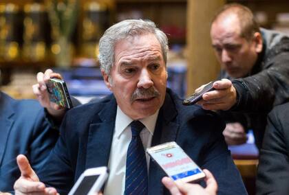 El canciller dijo que es un pedido del gobierno provincial ante la falta de médicos