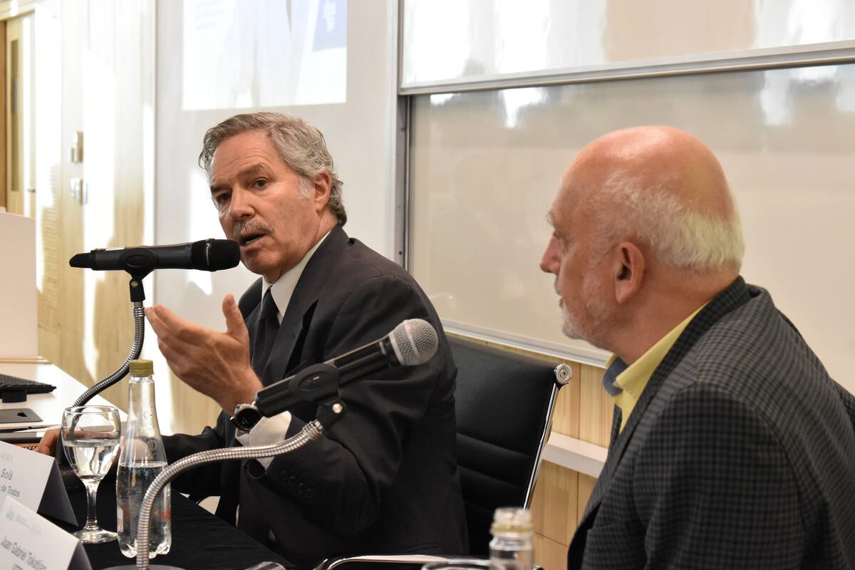 El posible futuro canciller advirtió que "sería gravísimo" que Macri acepte liberalizar el bloque "a cinco días" de dejar el poder