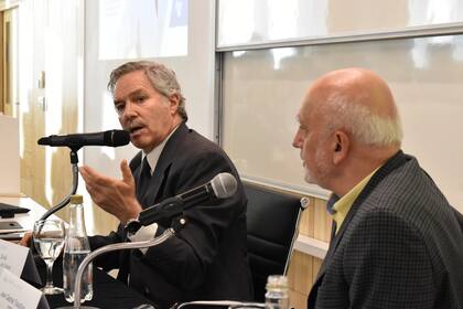 El posible futuro canciller advirtió que "sería gravísimo" que Macri acepte liberalizar el bloque "a cinco días" de dejar el poder