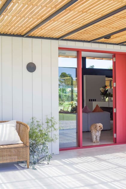 El ‘Positive Red SW 6871′ de Sherwin Williams fue el elegido por la pareja de arquitectos.