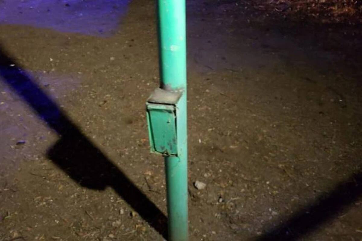 El poste eléctrico que transmitió la descarga que mató a un niño en Córdoba.
