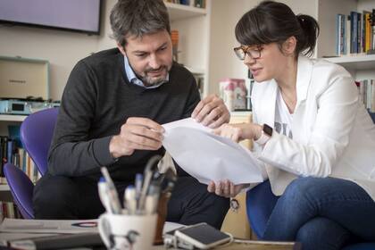 El postulante a jefe de gobierno del kirchnerismo difundió una foto de campaña con su compañera de fórmula