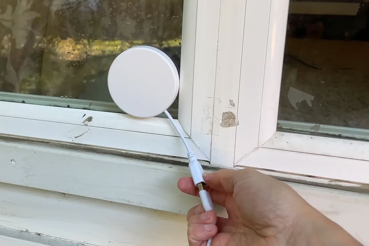 El Power Mole V2 permite electrificar casas sin enchufes a través de las ventanas