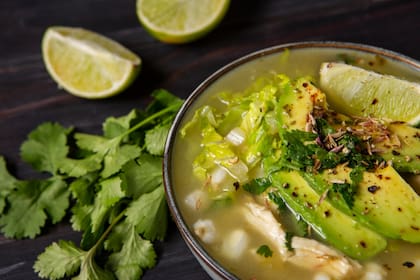 El pozole tiene diferentes interpretaciones, depende mucho de quien lo prepare y de la región en donde se encuentre