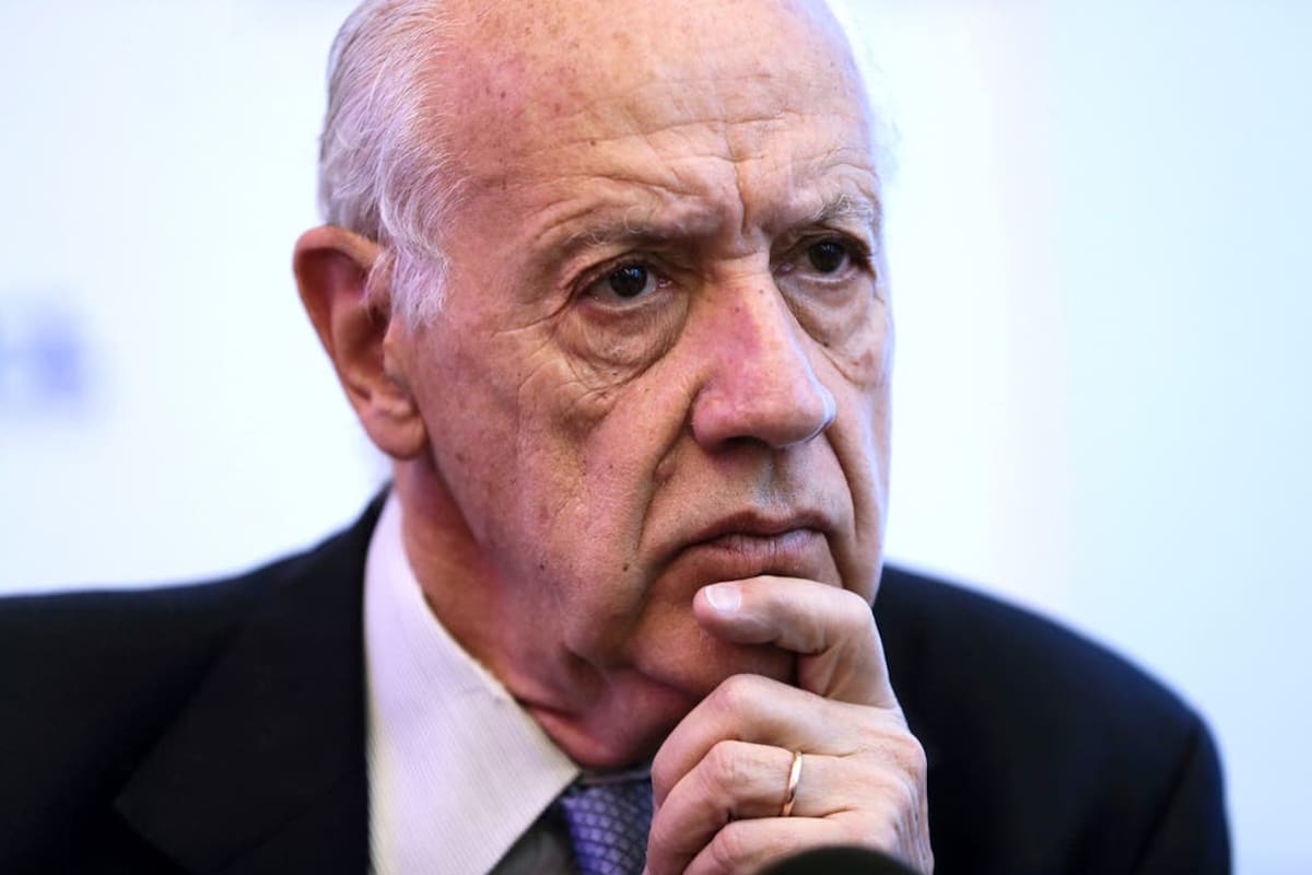 El precandidato presidencial apuntó en duros términos al Frente de Todos y a Juntos por el Cambio, a los que calificó de "nefastos"