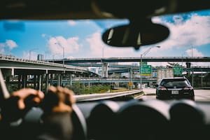 El precio de la gasolina varía en Florida según la zona