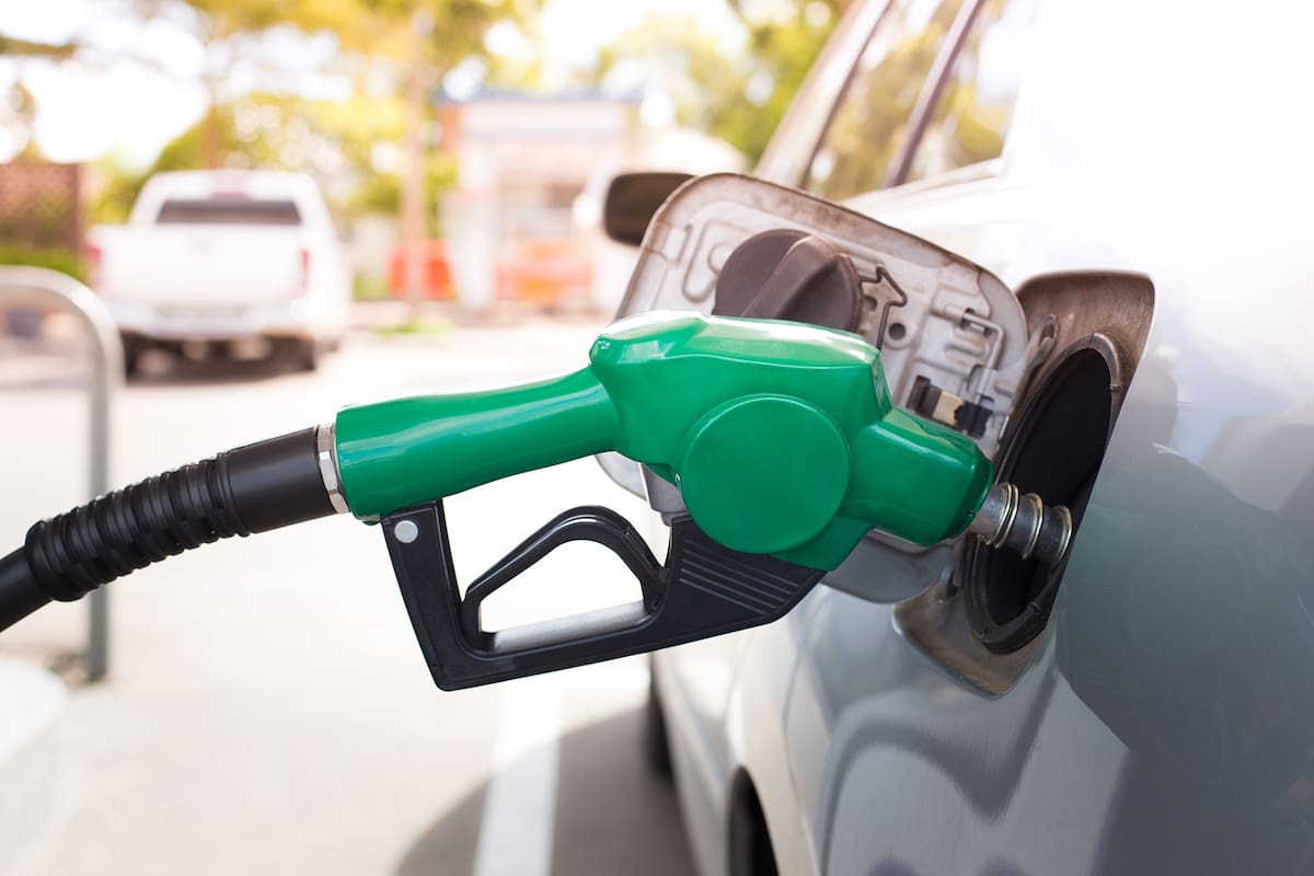 El precio de las naftas en el país se acercan a los $100 por litro.