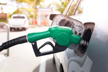 El precio de las naftas en el país se acercan a los $100 por litro.