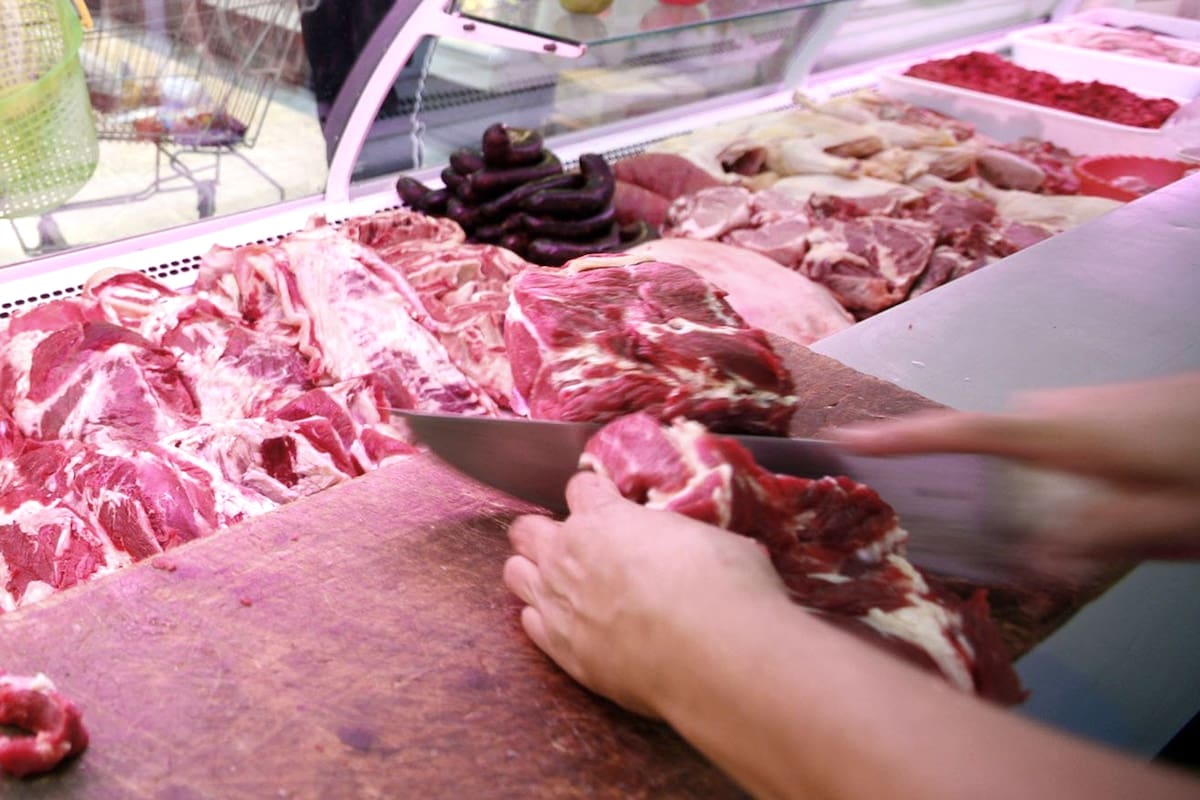 El precio de los principales cortes al público descendió 0,6% el mes pasado