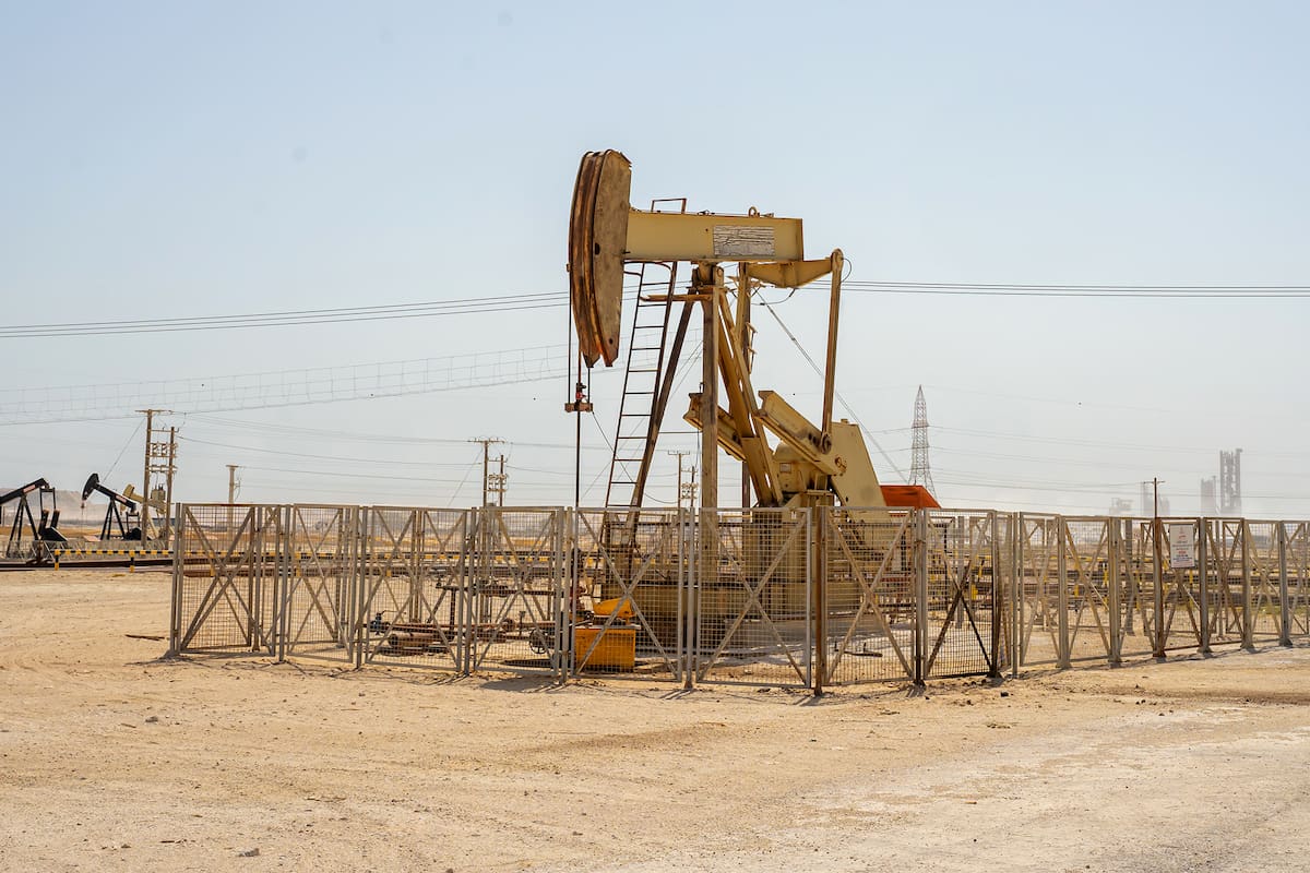 El precio del crudo escaló a 100 dólares luego de los ataques hutíes a petroleros en el Mar Rojo