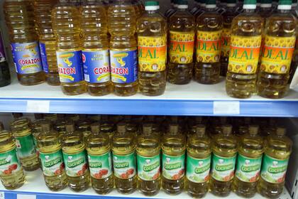 El precio promedio del aceite de girasol ya cuesta casi lo mismo que el de agua embotellada