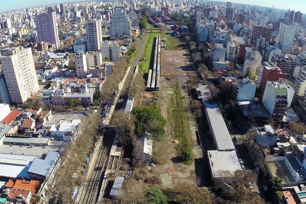 El predio de Colegiales que se subastará visto desde un drone