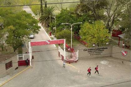 El predio de Villa Dominico en el que funciona la pensión de Independiente, escenario de la preocupante denuncia