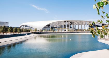 El predio del SoFi Stadium, por afuera.