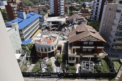 El predio permanece vallado