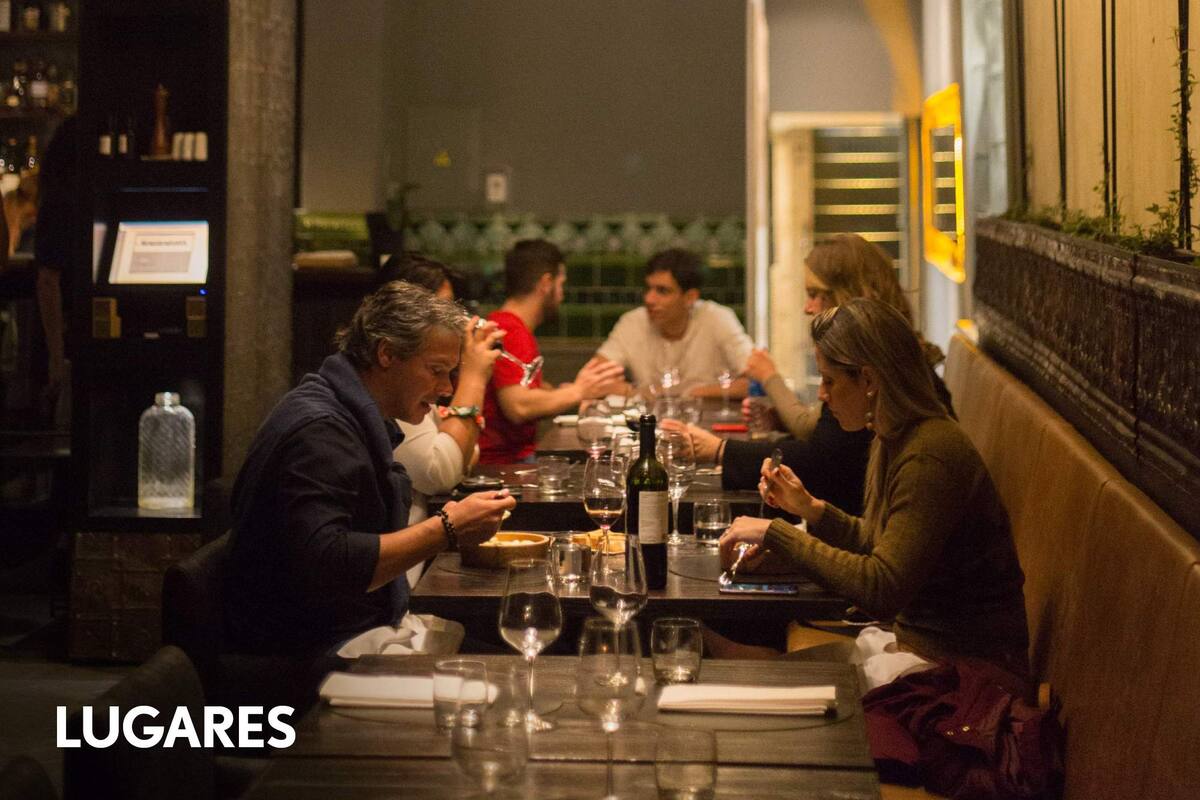 En plena ciudad de Mendoza, el restaurante es un hito para sibaritas.