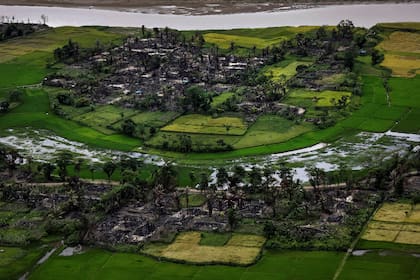 Los restos de un pueblo rohingya quemado, cerca de Maungdaw, al norte del estado de Rakhine, Myanmar (27 de septiembre de 2017)