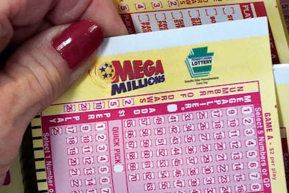 El premio mayor de Mega Millions varía de acuerdo con la cantidad de ventas de boletos . (AP Foto/Gene J. Puskar, archivo)