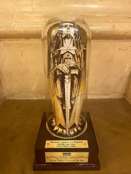El premio recrea una obra de Francisco Salamone.