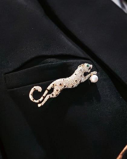 El prendedor, otro gran detalle que une moda e identidad