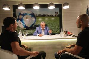 El preparador físico Pablo Blanco, Claudio Tapia y Javier Mascherano, un la charla en la que se resolvió la creación del Departamento de Desarrollo y Metodología para las selecciones nacionales