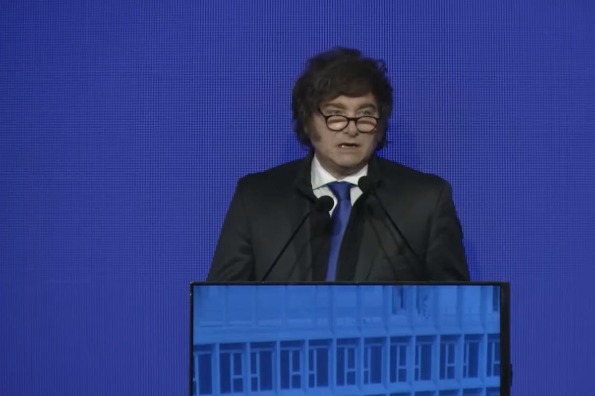 El Presidente adjudicó la suba del riesgo país al “pánico político” durante un almuerzo con empresarios