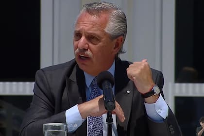 El presidente Alberto Fernández anuncia, junto al ministro Gabriel Katopodis y el intendente local, Mario Ishii, la finalización de más de 2.800 obras públicas