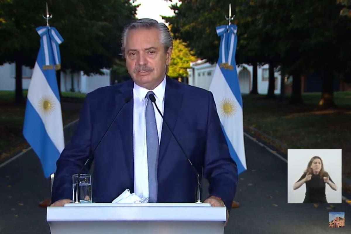 El presidente Alberto Fernández anuncia nuevas restricciones por la pandemia, que comenzarán a regir a las cero del viernes