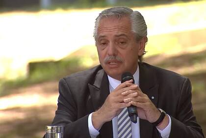 El presidente Alberto Fernández aseguró que el problema que se vive es el de "esperar hasta dos horas para entrar al restaurante"