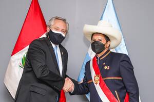 El presidente Alberto Fernández con el ahora exmandatario peruano, Pedro Castillo