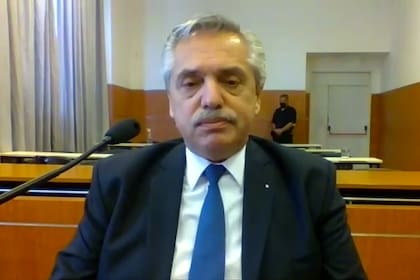 El presidente Alberto Fernández, cuando declaró en el juicio por el caso Vialidad, en febrero