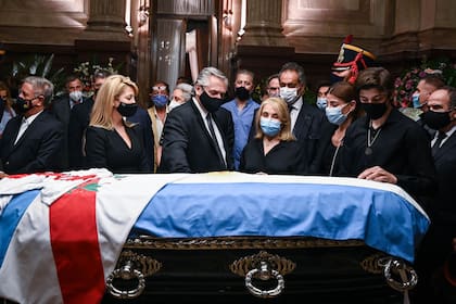 El Presidente Alberto Fernández despide los restos de Carlos Menem en el Congreso Nacional