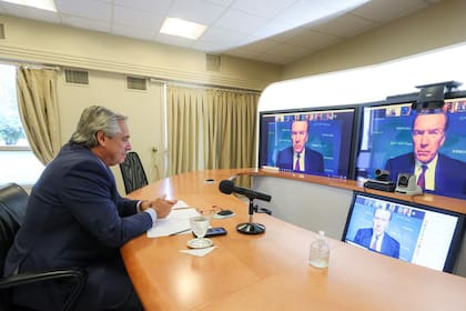 El presidente Alberto Fernández dialogaba con el titular del Banco Mundial, David Malpass, mientras Cristina Kirchner advertía en Las Flores que el país "no tiene plata" para pagarle al FMI