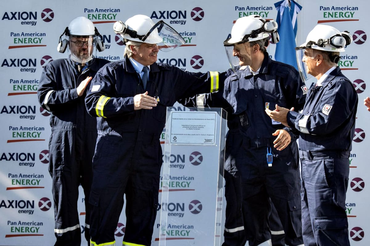 El presidente Alberto Fernández durante la inauguración de una planta de Axion