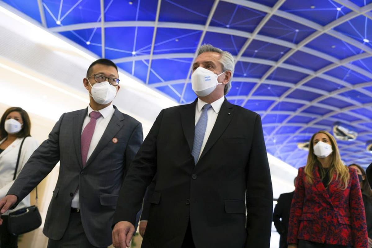 El Presidente Alberto Fernandez durante su gira presidencial. reunion con Xin Jinping, la incorporación de Argentina a la Franja y a la Ruta de la Seda y visitas a la empresa Huawei.