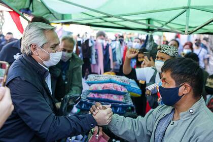 El presidente Alberto Fernández durante una recorrida por Dock Sud