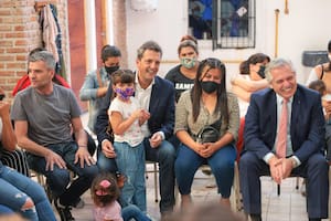 El presidente Alberto Fernández; en una actividad de campaña con el titular de la Cámara de Diputados, Sergio Massa; y el ministro de Desarrollo Social, Juan Zabaleta