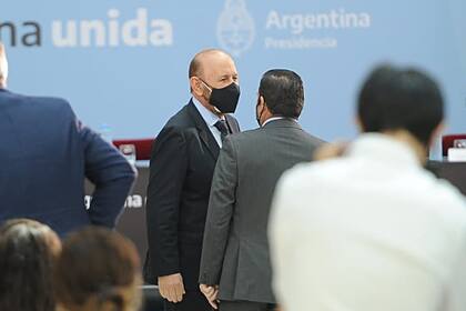 El presidente Alberto Fernández encabeza el acto en el Museo del Bicentenario de Casa Rosada en el que los gobernadores y las gobernadoras de todo el país y el jefe de Gobierno de la Ciudad de Buenos Aires, suscribirán el acta compromiso "Acuerdo Federal para una Argentina Unida contra la violencia de género”, en el marco del Día Internacional de la Mujer.
Presentes Gildo Insfrán y Marcela Losardo