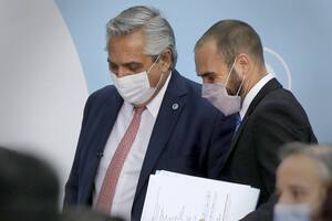 . El presidente Alberto Fernandez encabeza, en el Museo del Bicentenario de Casa Rosada, un acto donde se anunciaran beneficios para el sector automotriz, junto al ministro de Desarrollo Productivo, Matias Kulfas, Y MARTIN GUZMAN MINISTRO DE ECONOMIA Y FINANZAS
COVID_19
FOTO: RICARDO PRISTUPLU