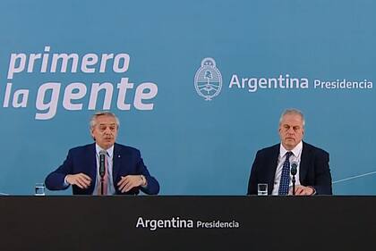 El presidente Alberto Fernández junto al ministro Jaime Perczyk