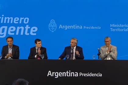 El presidente Alberto Fernández entrega viviendas para distintas localidades de la provincia de Santiago del Estero.
