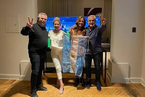 El presidente Alberto Fernández, Fabiola Yáñez, Victoria Tolosa Paz, Enrique "Pepe" Albistur, tras el triunfo en la Copa América