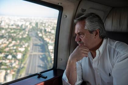 El presidente Alberto fernández hace un recorrido en helicóptero para ver cual es la situación durante la cuarentena obligatoria