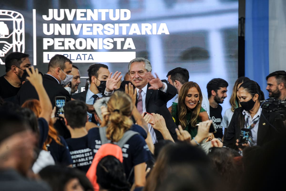 El presidente Alberto Fernández hoy con la Juventud Universitaria de La Plata.