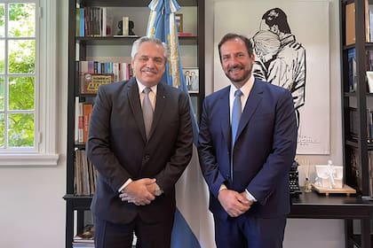 El presidente Alberto Fernández junto a Ariel Sujarchuk
