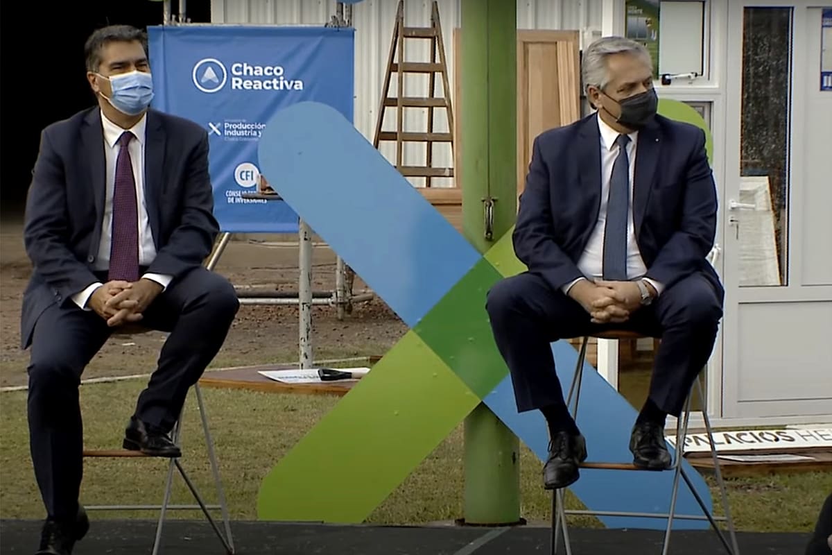 El presidente Alberto Fernández junto a Jorge Capitanich durante un acto en Chaco