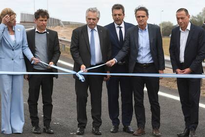 El presidente Alberto Fernández junto a Sergio Massa y Axel Axel Kicillof inauguró la finalización de la Autopista Ezeiza-Cañuelas