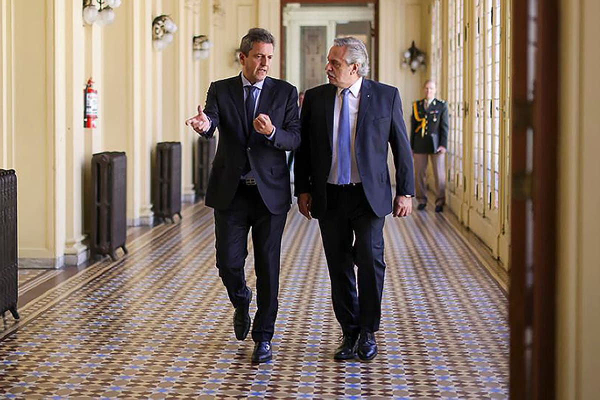 El presidente Alberto Fernández junto a Sergio Massa