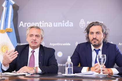El presidente Alberto Fernández junto al canciller Santiago Cafiero, al participar mediante videoconferencia desde la Casa Rosada de la IV Cumbre entre la Comunidad del Caribe (CARICOM) y el Sistema de la Integración Centroamericana (SICA)