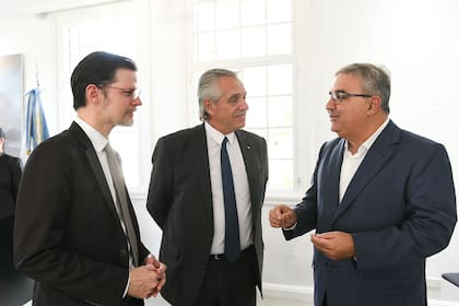 El presidente Alberto Fernández, junto al embajador en China, Sabino Vaca Narvaja, y el gobernador de Catamarca, Raúl Jalil.
